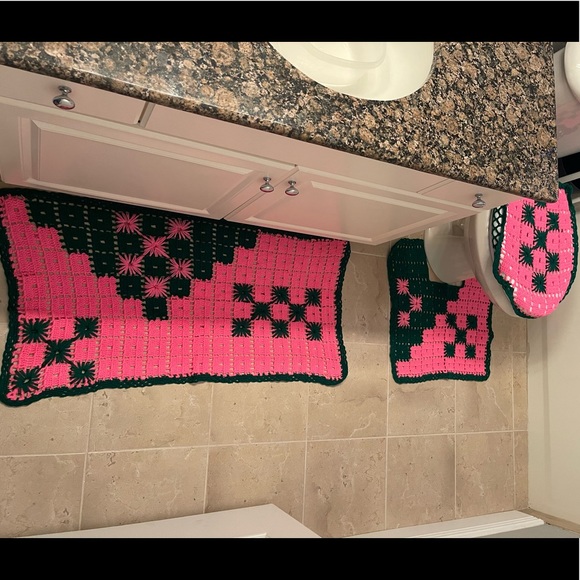 Handmade Crotchet/Knit Bathroom Set - Picture 2 of 4